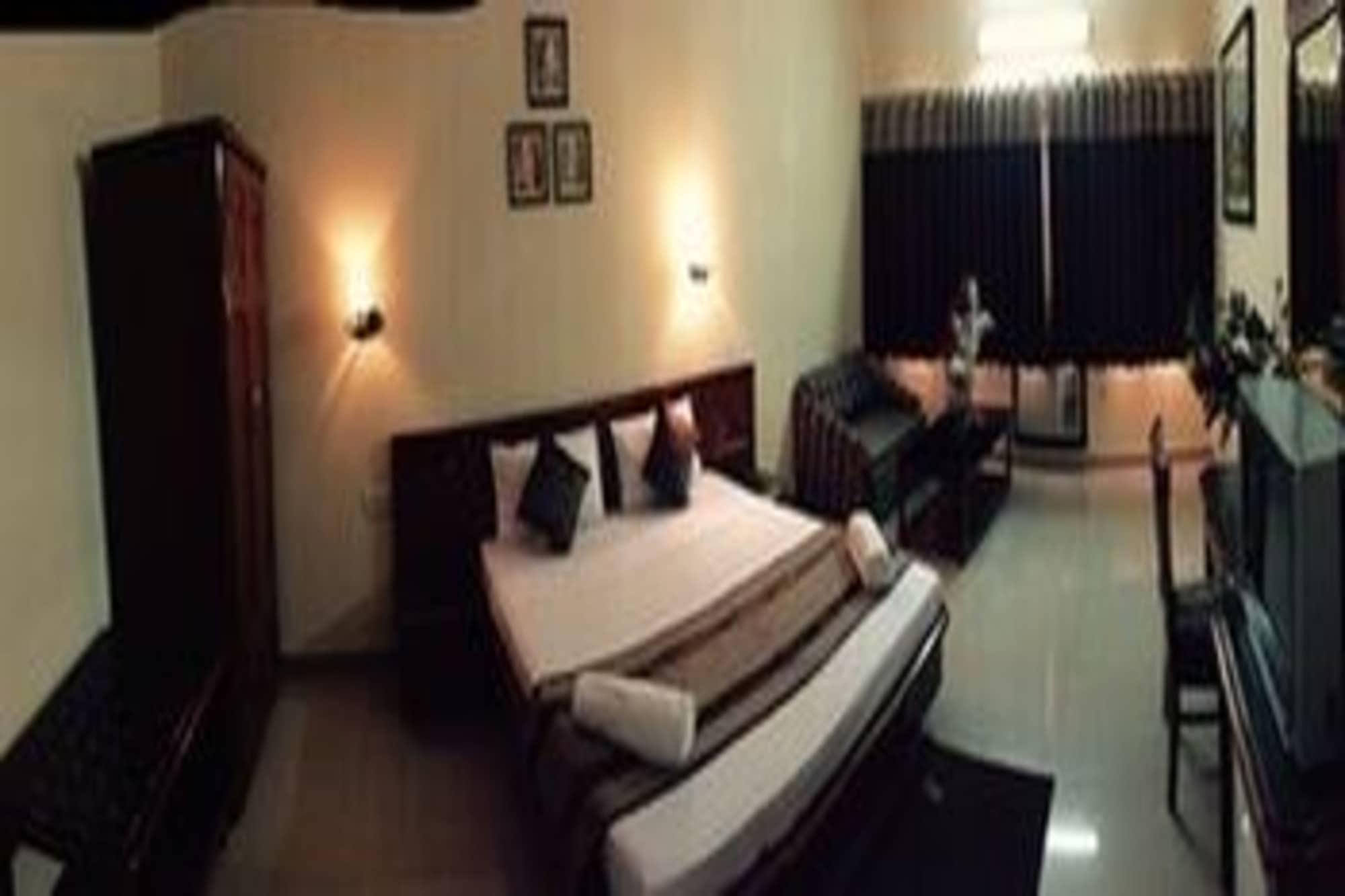 Airport Hotel Yeni Delhi Dış mekan fotoğraf