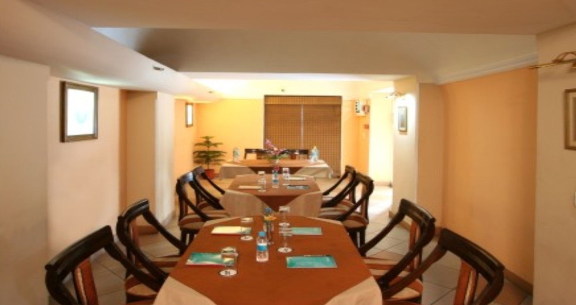 Airport Hotel Yeni Delhi Dış mekan fotoğraf